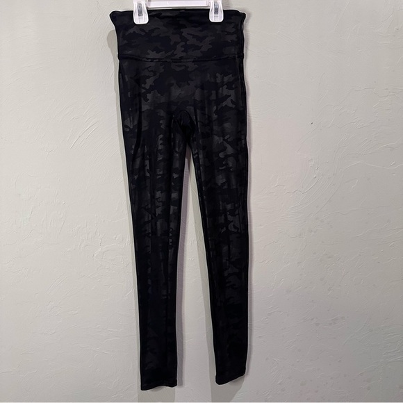 SPANX Pants - Spanx Black Camouflage Womens Leggings